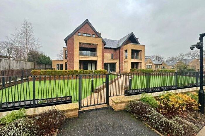 2 Bedroom Flat To Rent In Dore Road, Sheffield, S17