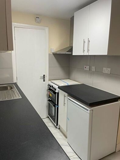 2 Bedroom Terraced House To Rent In Hammersmith Road, London, W14