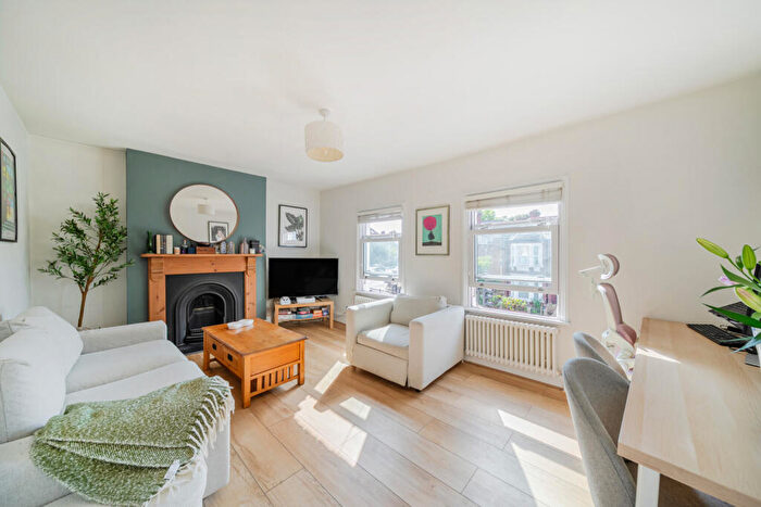 1 Bedroom Apartment For Sale In Lordship Lane, London, SE22