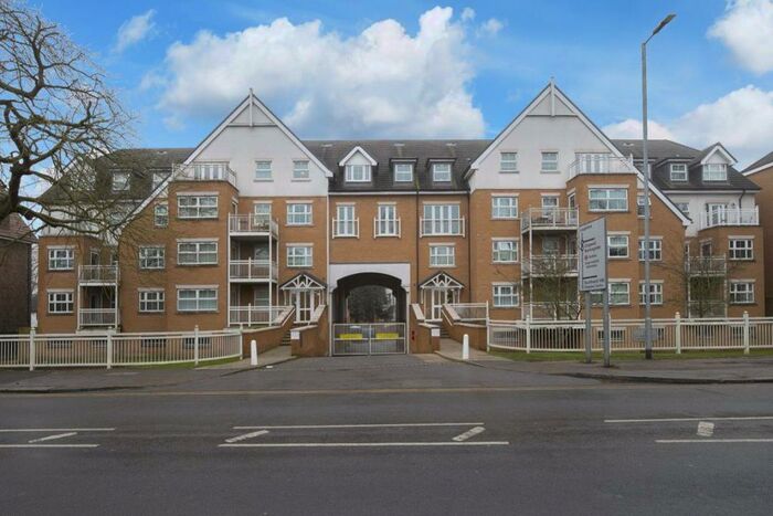 1 Bedroom Flat To Rent In Buckhurst Hill, IG9