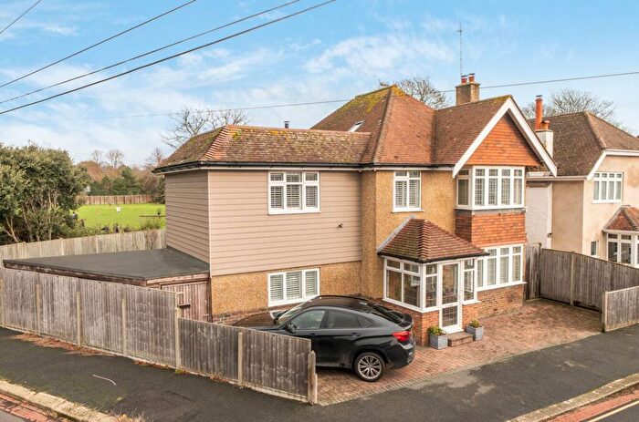5 Bedroom Detached House For Sale In Den Avenue, Bognor Regis, PO21
