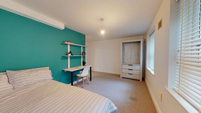 2 Bedroom Property To Rent In Flat, North Grange Mount, The Grange, LS6