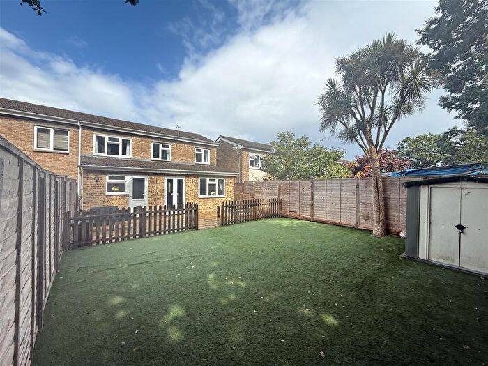 3 Bedroom End Terrace House For Sale In Triumph Close, Fareham, Hampshire, PO15