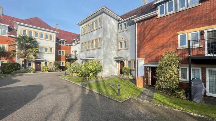 2 Bedroom Flat To Rent In Camborne Road, Sutton, SM2