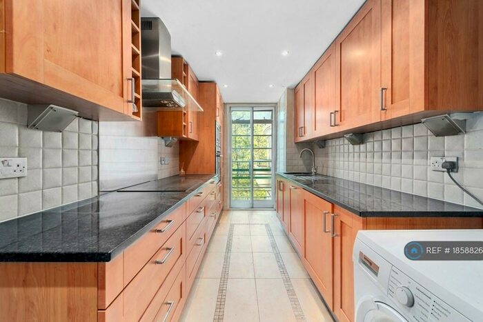 3 Bedroom Flat To Rent In Dorset House, London, NW1