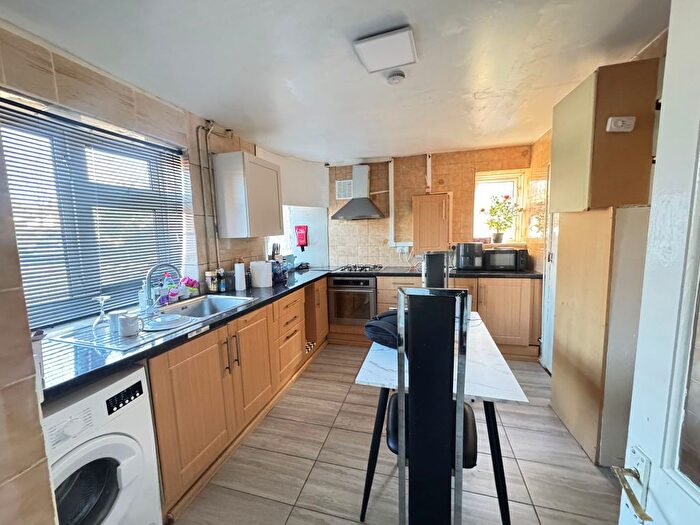 3 Bedroom Maisonette To Rent In Queens Terrace, London, E13