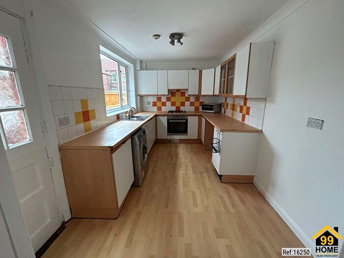 3 Bedroom Terraced House For Sale In Royston Avenue, Doncaster, South Yorkshire, DN5