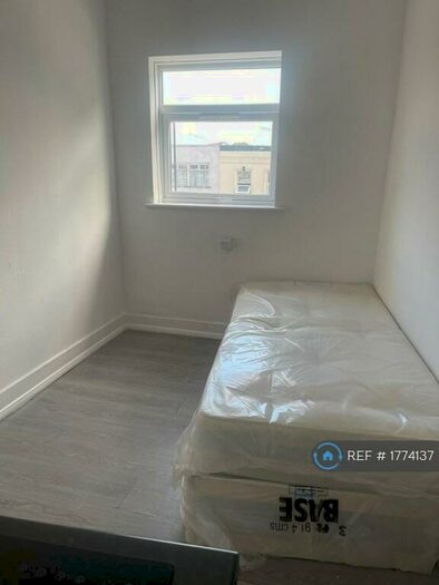 Studio To Rent In Kingstreet, London, E13