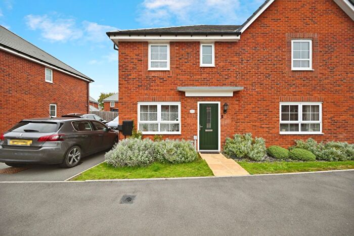 3 Bedroom Semi-detached House For Sale In Fern Green Close, Rugby, CV22