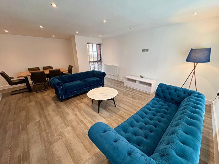 3 Bedroom Flat To Rent In Tenby Street North, Birmingham, B1