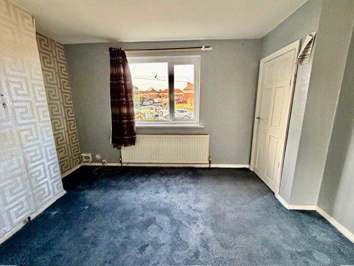 3 Bedroom Town House For Sale In Canterbury Avenue, Bradford, West Yorkshire, BD5