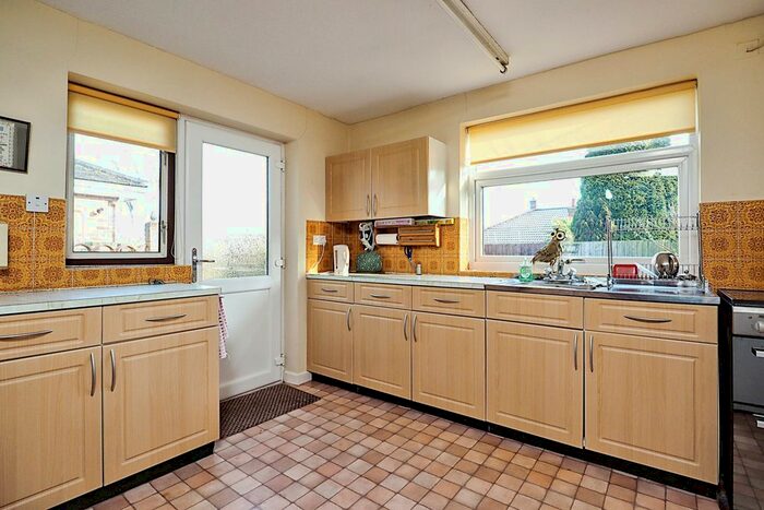 3 Bedroom Bungalow For Sale In Portland Park Close, Hucknall, Nottingham, NG15