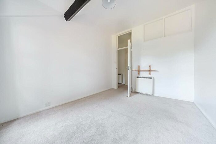 1 Bedroom Apartment For Sale In Camperdown House, Windsor, SL4