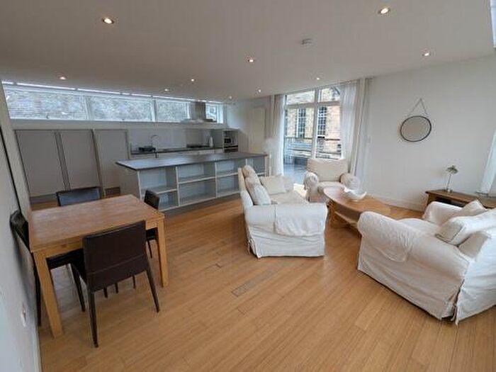 2 Bedroom Flat To Rent In Old Infirmary Lane, Edinburgh, EH1