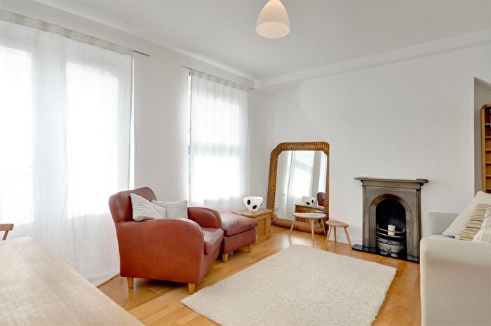 2 Bedroom Flat To Rent In Riverside Mansions, Milk Yard, Wapping, E1W