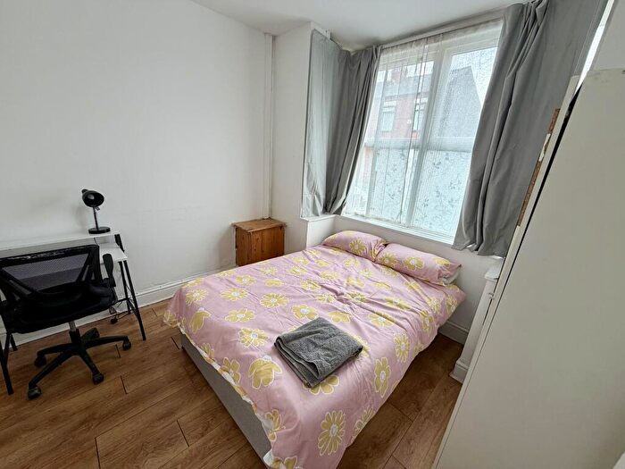 4 Bedroom House To Rent In Burdith Avenue, M14