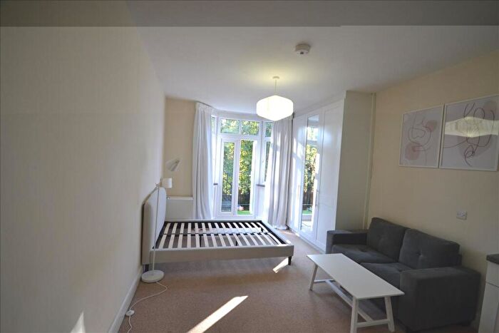 Studio To Rent In Blenheim Gardens, London, NW2