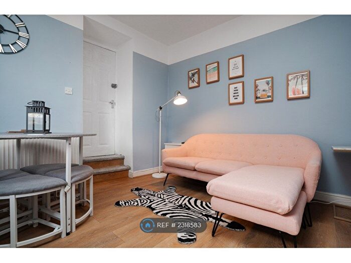 2 Bedroom Flat To Rent In Hartington Road, Toxteth, Liverpool, L8