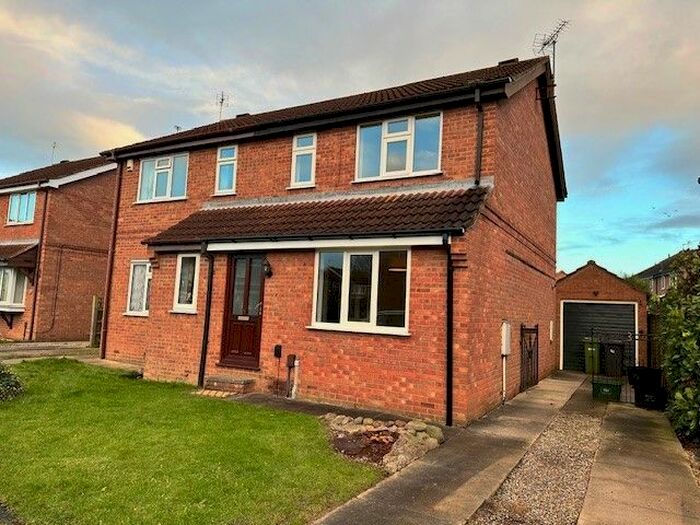 3 Bedroom Semi-Detached House To Rent In Greensborough Avenue, York, YO26