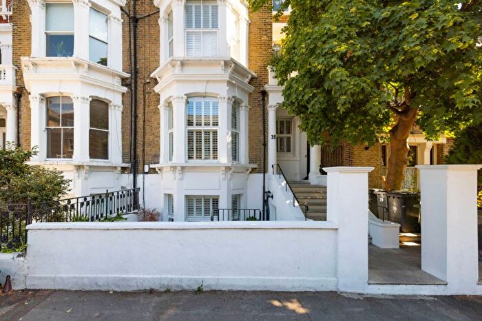 2 Bedroom Flat To Rent In Gauden Road, Clapham Old Town, Clapham, London, SW4