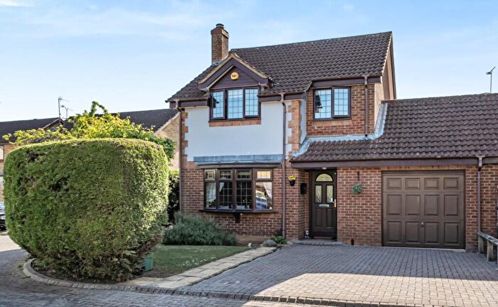 3 Bedroom Detached House For Sale In Radcot Close, Shaw, Swindon, SN5