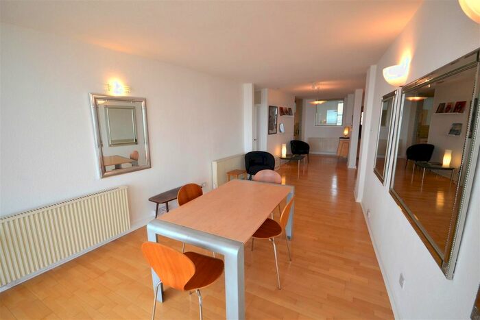 3 Bedroom Flat To Rent In Royal Parade, Eastbourne, BN22