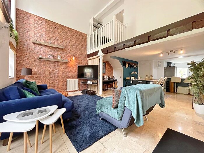 3 Bedroom Property For Sale In The Malt Kiln, Cliffe, YO8