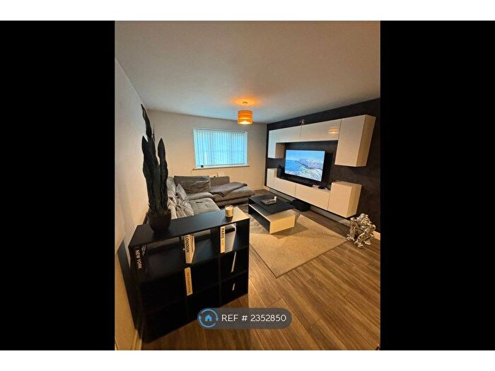 2 Bedroom Flat To Rent In Kendal, Purfleet, RM19