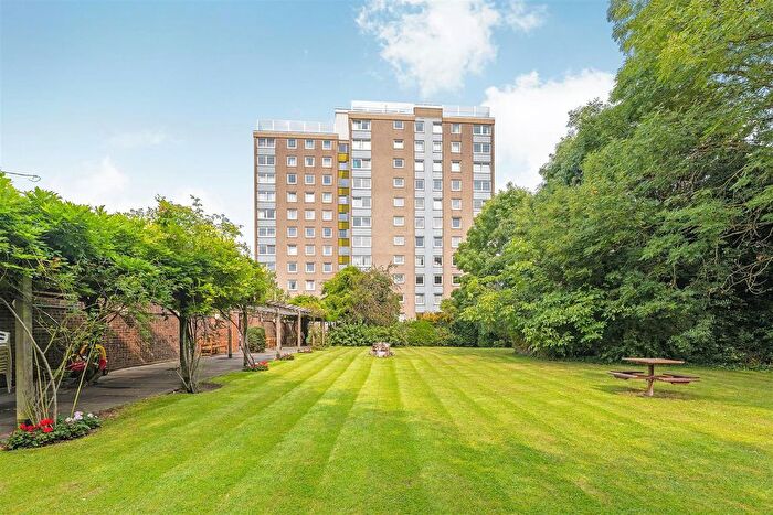 1 Bedroom Flat For Sale In Deverill Court, Avenue Road, Penge, London, SE20