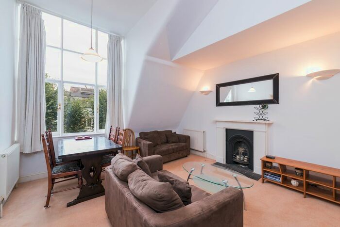 2 Bedroom Flat To Rent In Coleherne Road, Earls Court, SW10