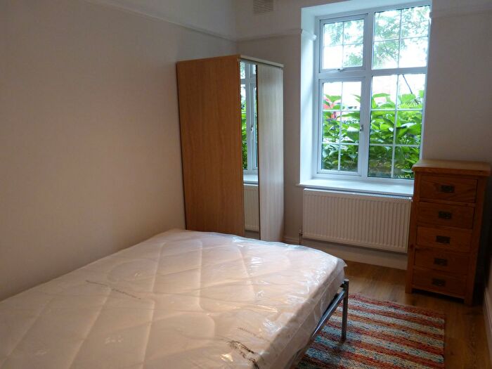 Studio To Rent In Moreland Court, NW2