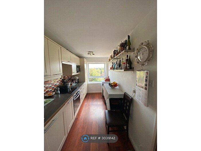 2 Bedroom Flat To Rent In Basinghall Gardens, Sutton, SM2