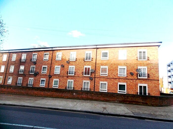 1 Bedroom Flat To Rent In Bow Common Lane, London, E3