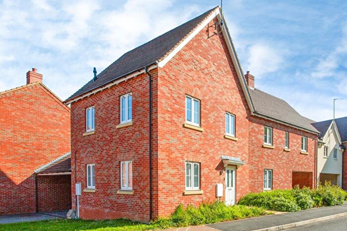 2 Bedroom Flat For Sale In Station Road, Thrapston, Kettering, NN14