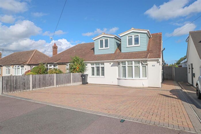 4 Bedroom Semi-Detached Bungalow For Sale In Lilac Avenue, Wickford, SS12