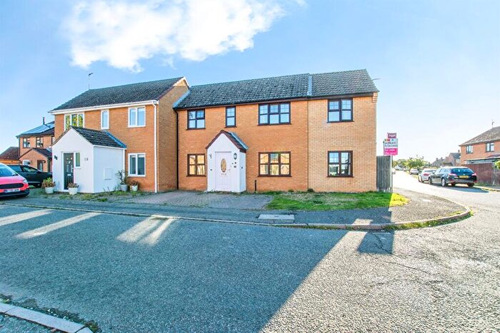 4 Bedroom Semi-Detached House For Sale In Isle Bridge Road, Outwell, Wisbech, PE14