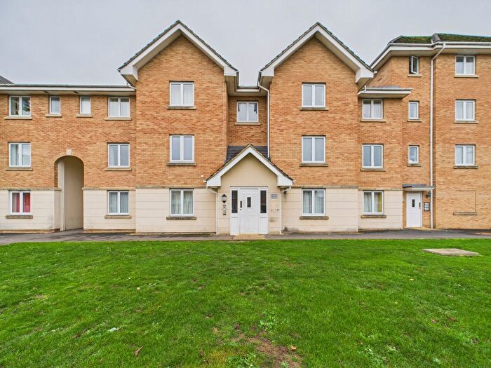 2 Bedroom Flat To Rent In Lloyd Close, Cheltenham, Gloucestershire, GL51