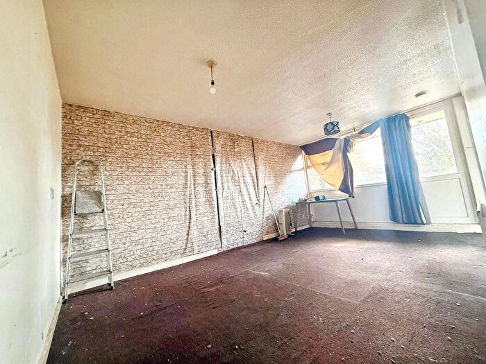 2 Bedroom Flat For Sale In Kenilworth Court, Washington, NE37