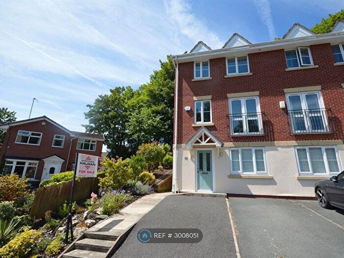 4 Bedroom Semi-Detached House To Rent In Boddens Hill Road, Stockport, SK4