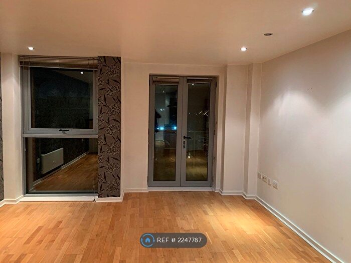 2 Bedroom Flat To Rent In Santorini, Leeds, LS12