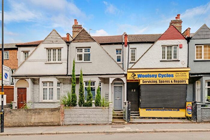 3 Bedroom Flat To Rent In Acton Lane, Chiswick, W4