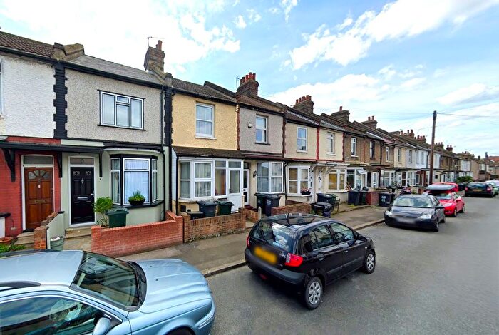 2 Bedroom Terraced House To Rent In Carlisle Road, Kent, DA1