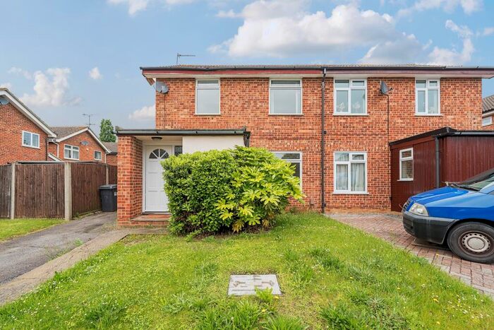 3 Bedroom Semi-Detached House To Rent In Treesmill Drive, Maidenhead, SL6