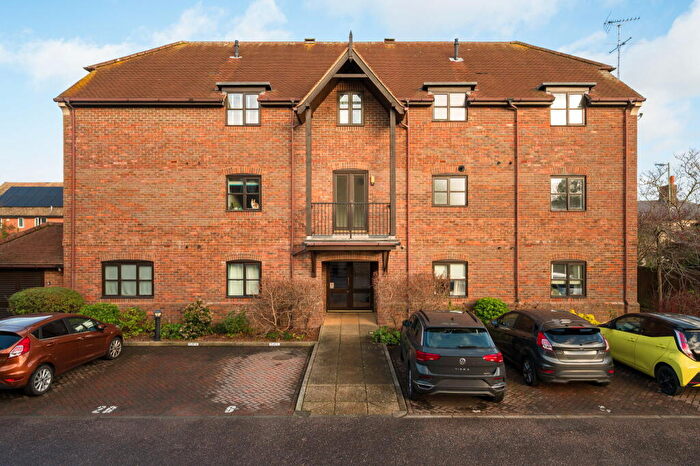 2 Bedroom Flat To Rent In Northcroft Lane, Newbury, RG14
