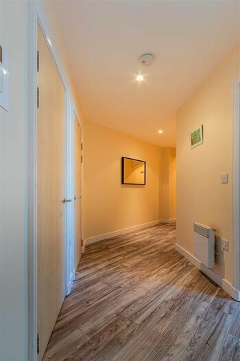 2 Bedroom Flat To Rent In Churchill Way, Cardiff, CF10