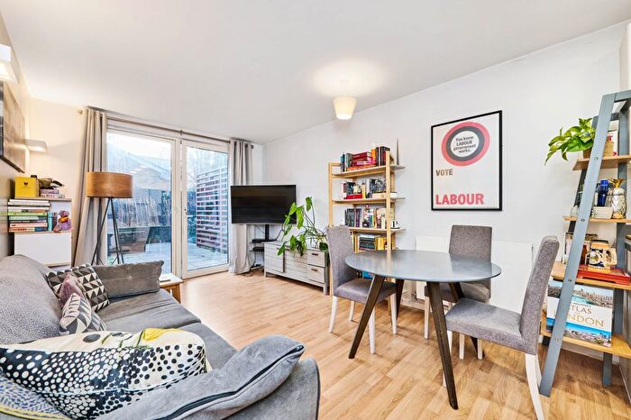 1 Bedroom Flat For Sale In Mountearl Gardens, London, SW16