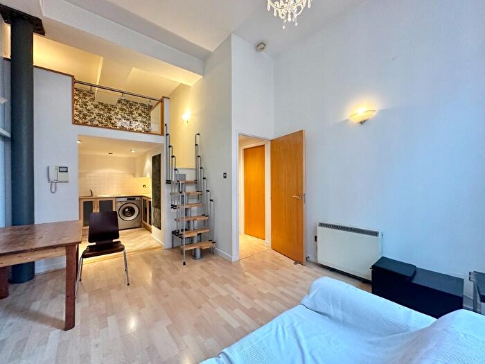 2 Bedroom Apartment To Rent In Lancaster House, Princess Street, Manchester, M1