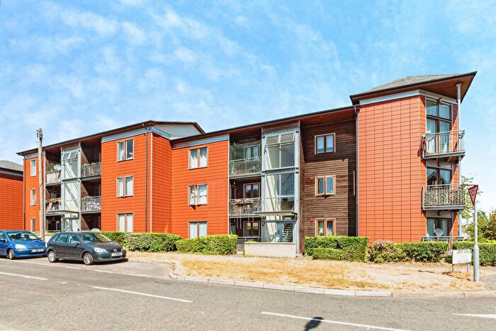 2 Bedroom Flat For Sale In Southview Mews, Basingstoke, RG21