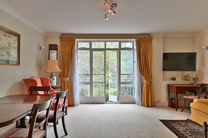 2 Bedroom Flat For Sale In Hans Place, Belgravia, London, SW1X