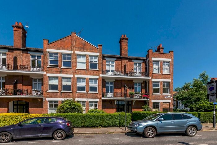 2 Bedroom Flat To Rent In Bishops Park Road, Bishop's Park, London, SW6